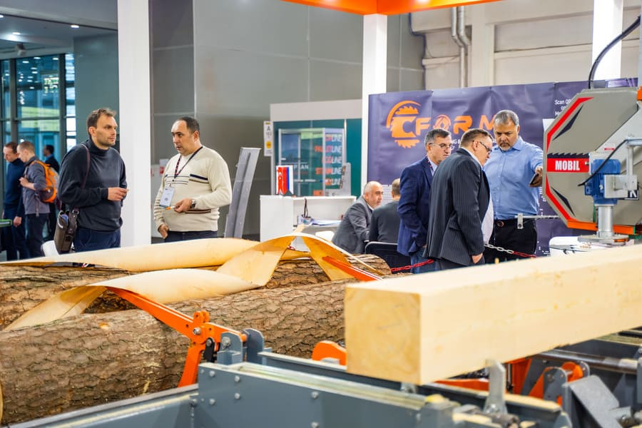 Как компенсировать затраты на участие в отраслевых выставках?