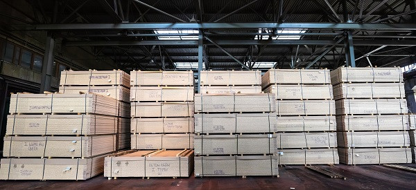 На Шекснинском комбинате древесных плит запустили производство влагоустойчивых ДСП