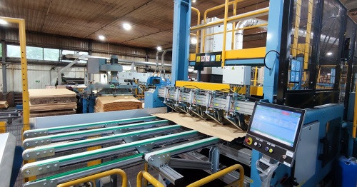 &laquo;СВЕЗА Усть-Ижора&raquo; использует уникальное для России оборудование для склеивания шпона