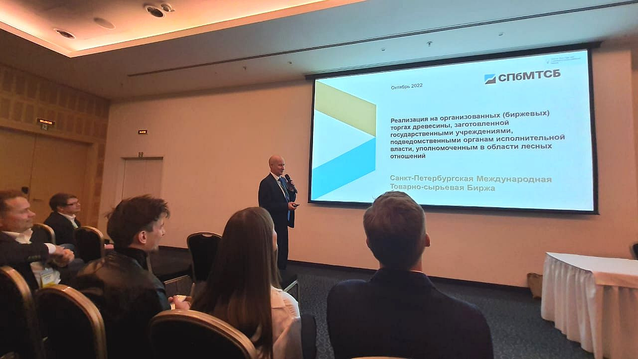 Более 300 предприятий участвуют в торгах древесиной на СПбМТСБ