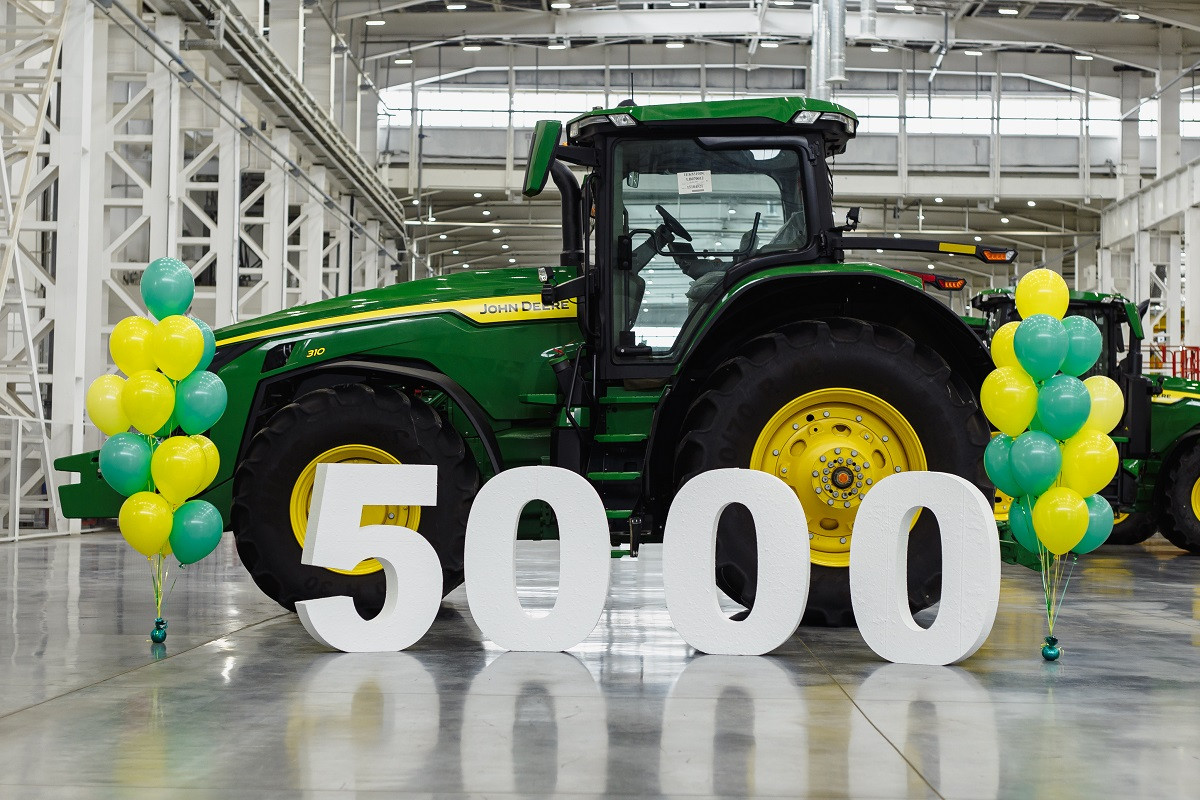 Завод John Deere в Оренбурге выпустил 5000-ю единицу техники